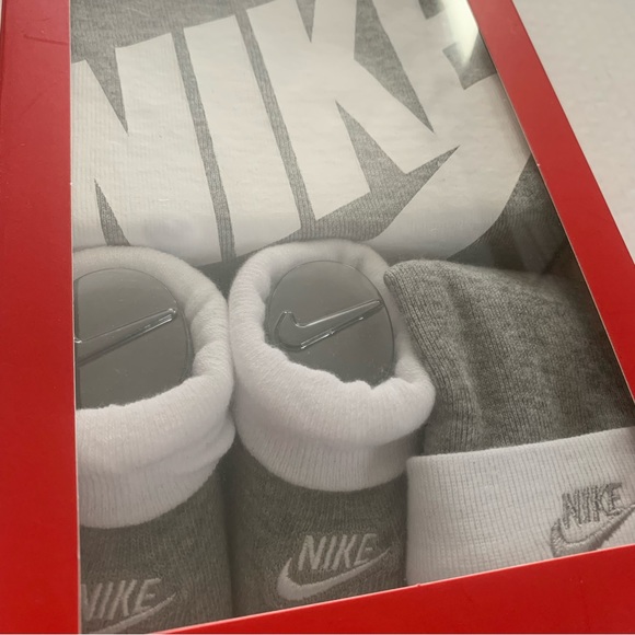 Nike Newborn 3-piece Set (0-6months)-grey - Picture 3 of 8